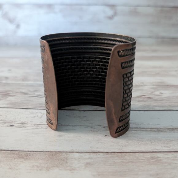 Vintage Cuff Bracelet - Wide Cuff Bracelet Brown - Mark On One Side - Picture 9 of 10